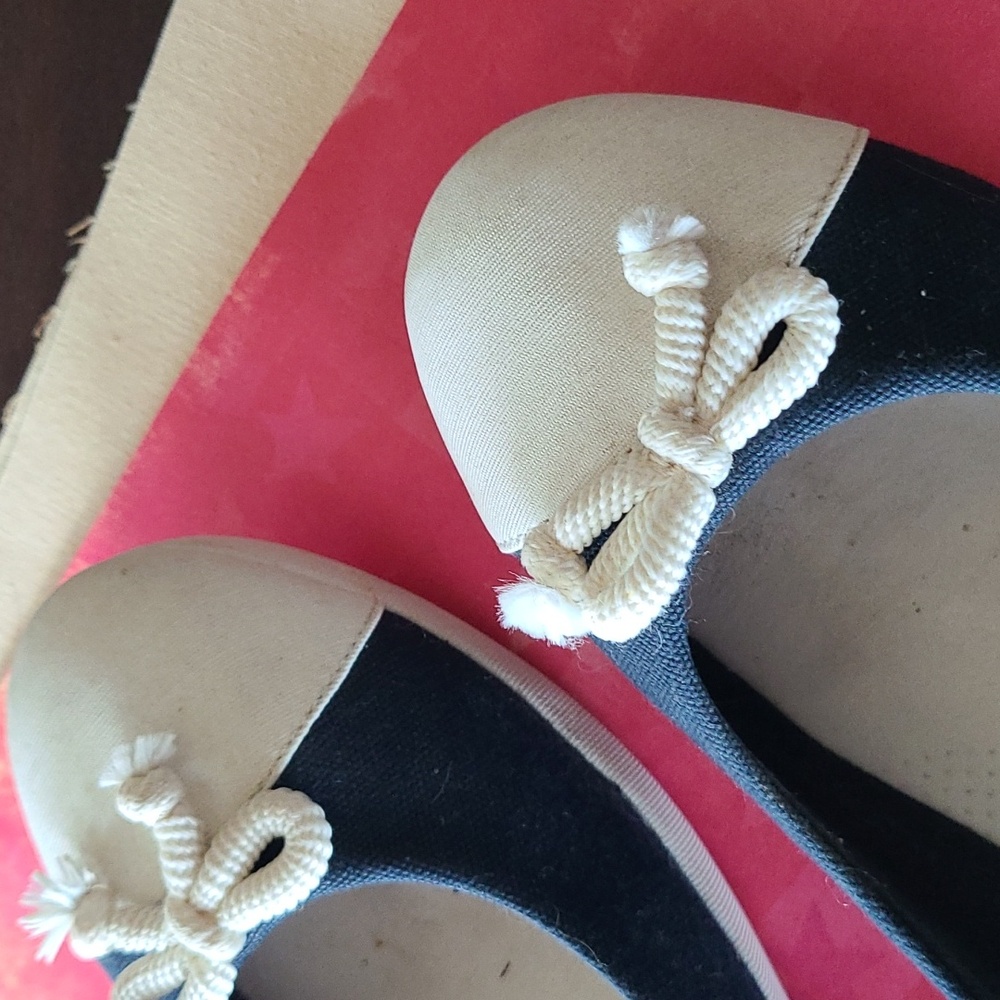Elegant Navy Blue And White Women's Flats - Picture 2 of 6